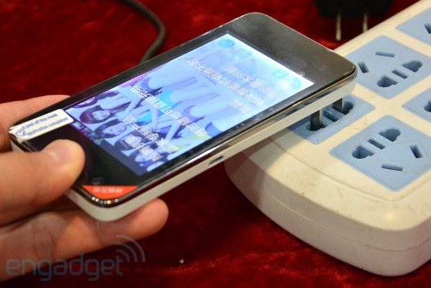 Китайцы создали смартфон со встроенной зарядкой