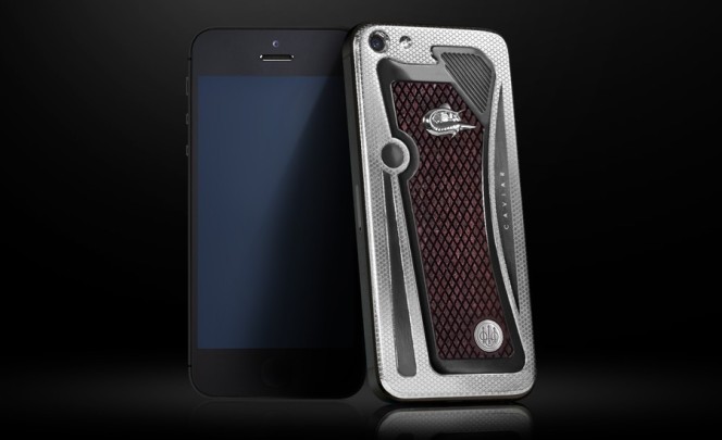 Ювелирный iPhone стал оружием