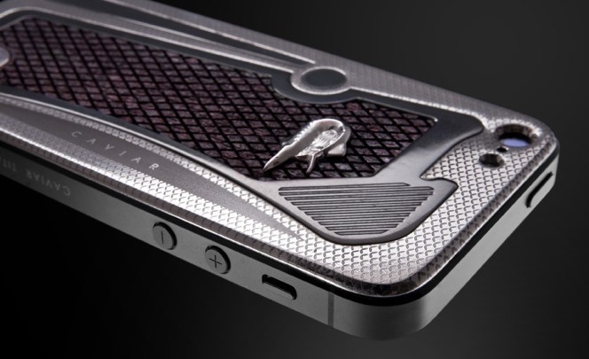 Ювелирный iPhone стал оружием