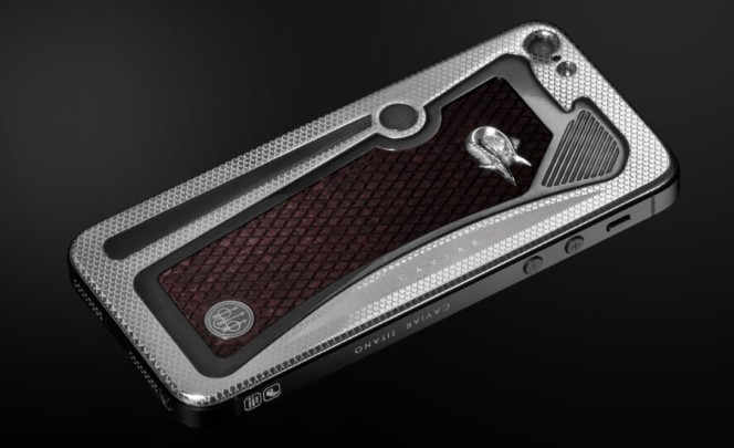 Ювелирный iPhone стал оружием