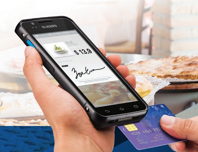 Смартфон Bluebird BM180 можно настроить по своим требованиям