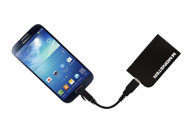 Представлен компактный аккумулятор Monster Power Card