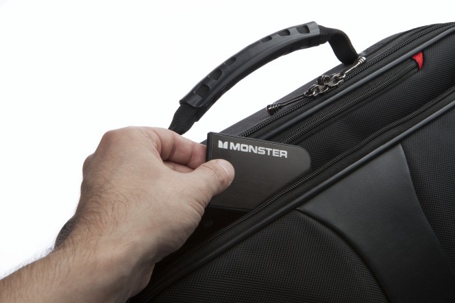 Представлен компактный аккумулятор Monster Power Card